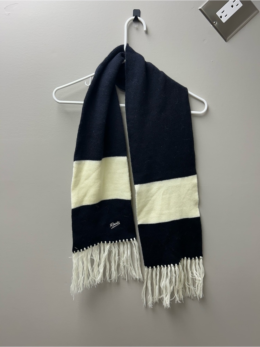 Roots Women’s Black & White Colour Block Scarf